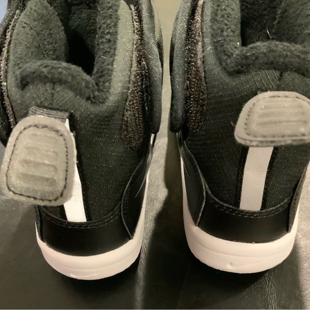 Nike Kids Novice High-Top Sneaker Boot - Picture 6 of 9
